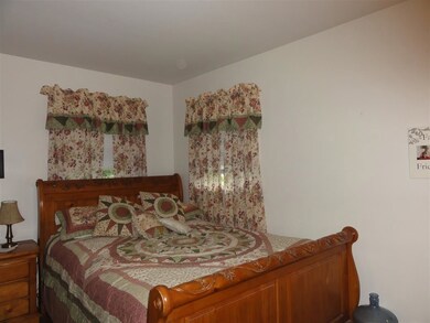 21 Chestnut Ct, Rensselaer, NY 12144 - photo 5