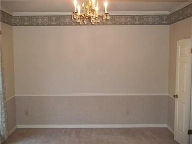 Seperate formal dining room.