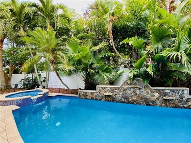 Hot tub/Spa, Saltwater Heated pool New Diamond bri