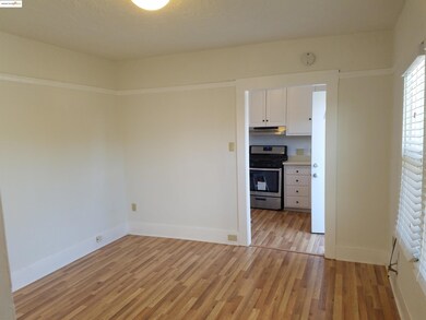 unlisted-address, Oakland, CA 94606 - photo 3