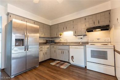 4529-4533 Camelot Cir, Uniontown, OH 44685 - photo 5