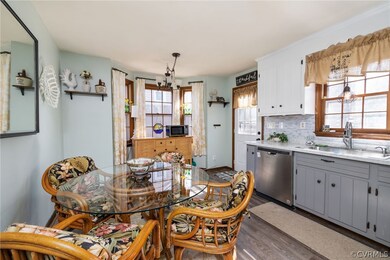Eat-In Kitchen
