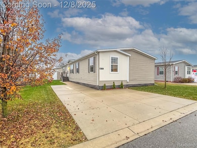 6267 Imperial Dr, Fenton, MI 48430 - photo 2