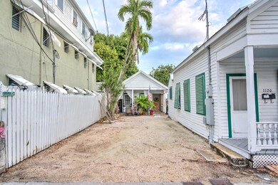 1120 Elgin Lane Driveway