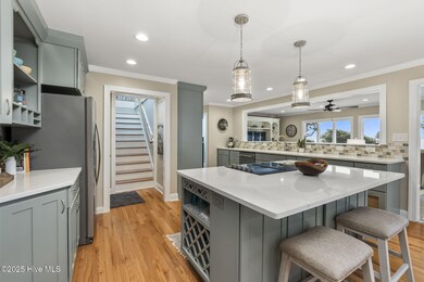 Updated kitchen w/ island seating