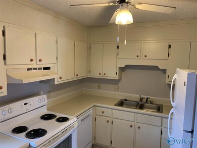 8142 Oldfield Rd SW unit 3, Huntsville, AL 35802 - photo 3