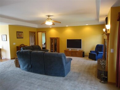 508 Hillcrest Ln, Brooklyn, WI 53521 - photo 4