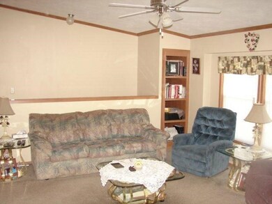 609 E 4th St, Hugoton, KS 67951 - photo 3