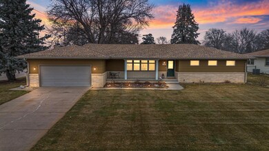 1944 W 11th St, Hastings, NE 68901 - photo 2