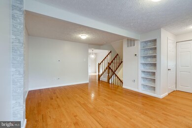 7568 Aspenpark Rd, Lorton, VA 22079 - photo 4