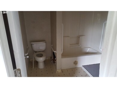 315 NW 10th St, Pendleton, OR 97801 - photo 4