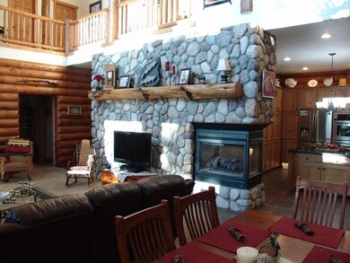Great Room With Vaulted Ceilings & 3 Sided Propane