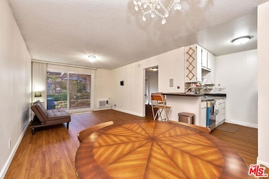 Park Villas unit 160, Los Angeles, CA 90020 - photo 3