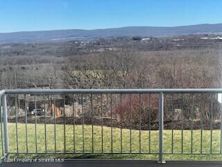 404 Thackeray Close, Moosic, PA 18507 - photo 3