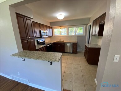 2411 Charlotte St, Toledo, OH 43613 - photo 7