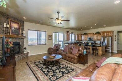 005_Living Room