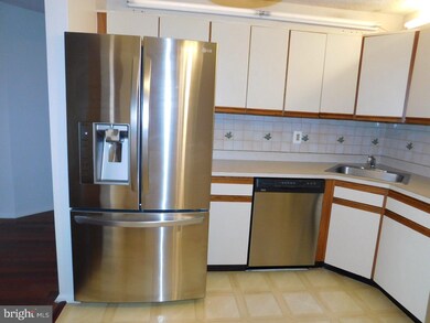 64 Cheverny Ct, Trenton, NJ 08619 - photo 5