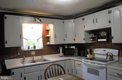 312 Elm St, Pottstown, PA 19464 - photo 3