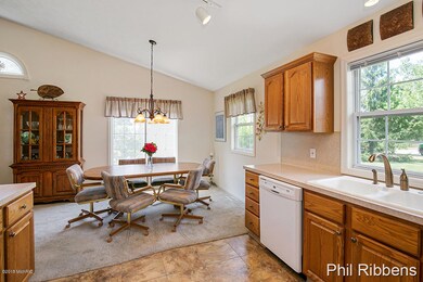 1464 Hamily Ct NE, Grand Rapids, MI 49505 - photo 6