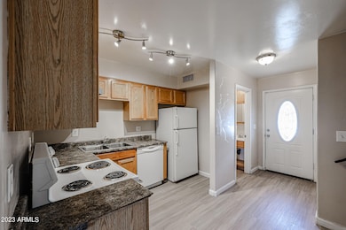 2610 E Monte Vista Rd unit 4, Phoenix, AZ 85008 - photo 5