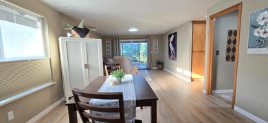 940 Glengrove Ave, Central Point, OR 97502 - photo 4