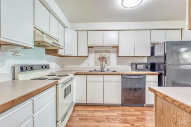 3675 S Gekeler Ln unit 6, Boise, ID 83706 - photo 5