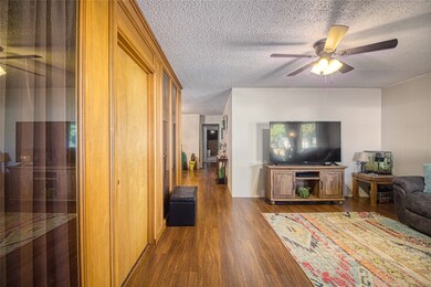 1402 Smith St, Waller, TX 77484 - photo 4