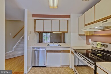 9521 Dunbrook Ct, Montgomery Village, MD 20886 - photo 6