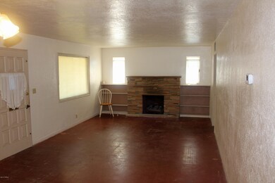 2802 E Waverly Living Room Fireplace