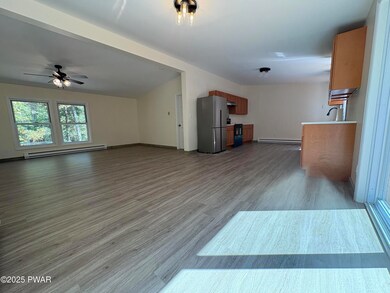 1073 Deer Run E, Bushkill, PA 18324 - photo 6