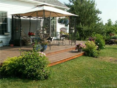 Exterior Back Summertime Photo
