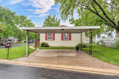 208 SE 48th St, Topeka, KS 66609 - photo 5