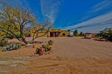 FRONT YARD / DRIVEWAY