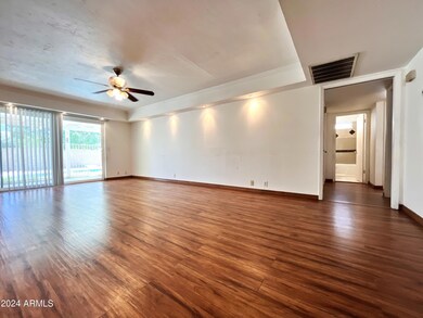 4813.GREAT ROOM INTO HALL