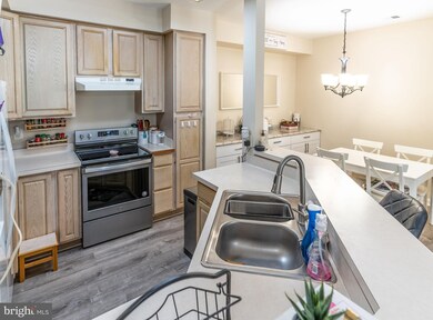 9194 Cardinal Forest Ln unit 47, Lorton, VA 22079 - photo 6