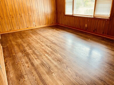 377 Comstock Rd, Shelbyville, TN 37160 - photo 4