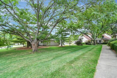 635 Farler Dr unit B, Columbus, OH 43213 - photo 3