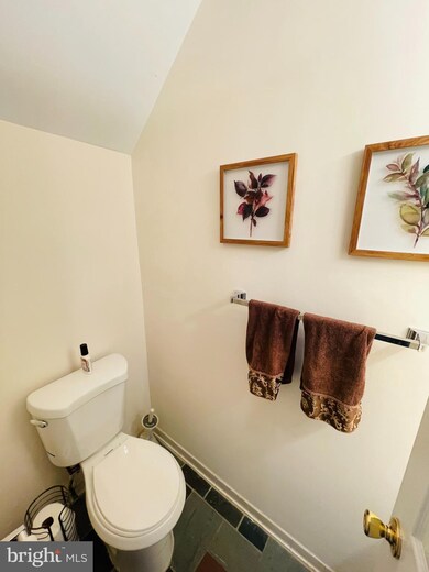 3828A Steppes Ct, Falls Church, VA 22041 - photo 6