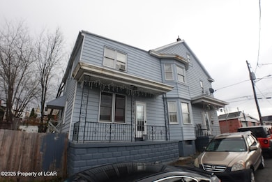 437 W Atlantic St, Shenandoah, PA 17976 - photo 2