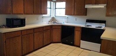 2200 Canterbury Ct, Denton, TX 76205 - photo 3