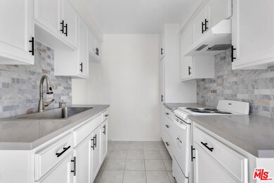 7228 Allott Ave unit 6, Los Angeles, CA 91405 - photo 4