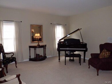 5026 Valley Stream Ln, Macungie, PA 18062 - photo 4