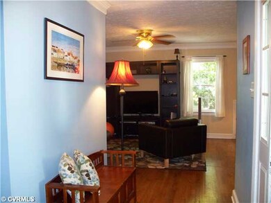 Foyer - Looking into the living room from the foye