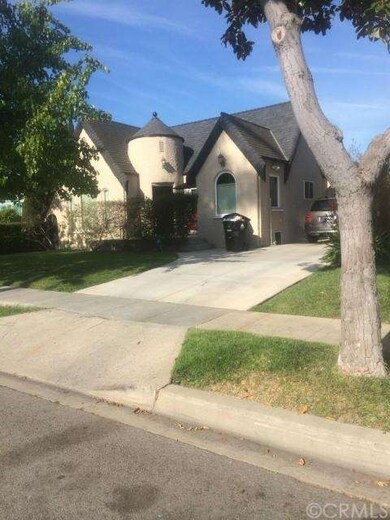 Front view of home.