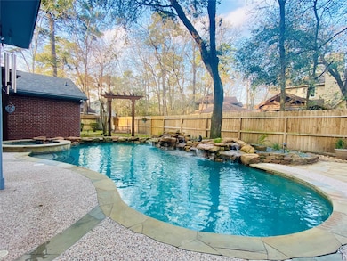Heated pool & spa on oversized lot