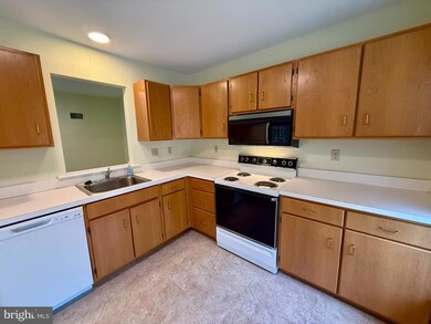 2814 Kingston Dr, Sinking Spring, PA 19608 - photo 5