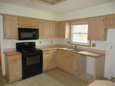 1678 Peardale Rd N, Columbus, OH 43229 - photo 3