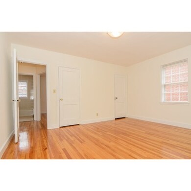 31 Hammond Pond Pkwy unit 1, Chestnut Hill, MA 02467 - photo 5