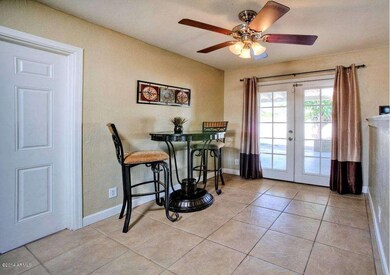 DINING / KITCHEN