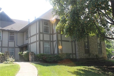 1205 NW Village Dr unit B, Blue Springs, MO 64015 - photo 2